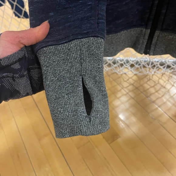 Lululemon Scuba Hoody - Picture 5 of 6